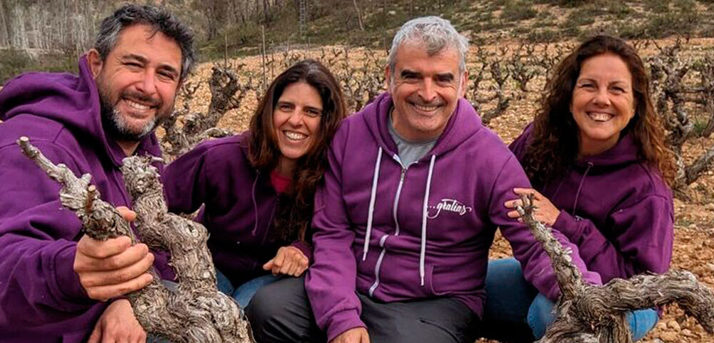 Equipo de Bodegas Gratias en el viñedo