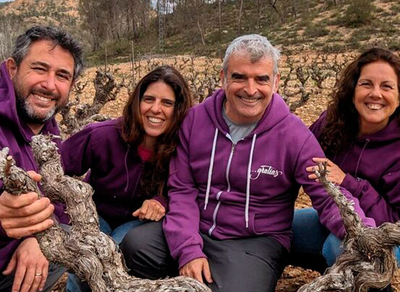 Equipo de Bodegas Gratias en el viñedo