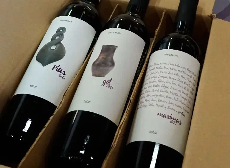 Caja con vinos de Bodegas Gratias
